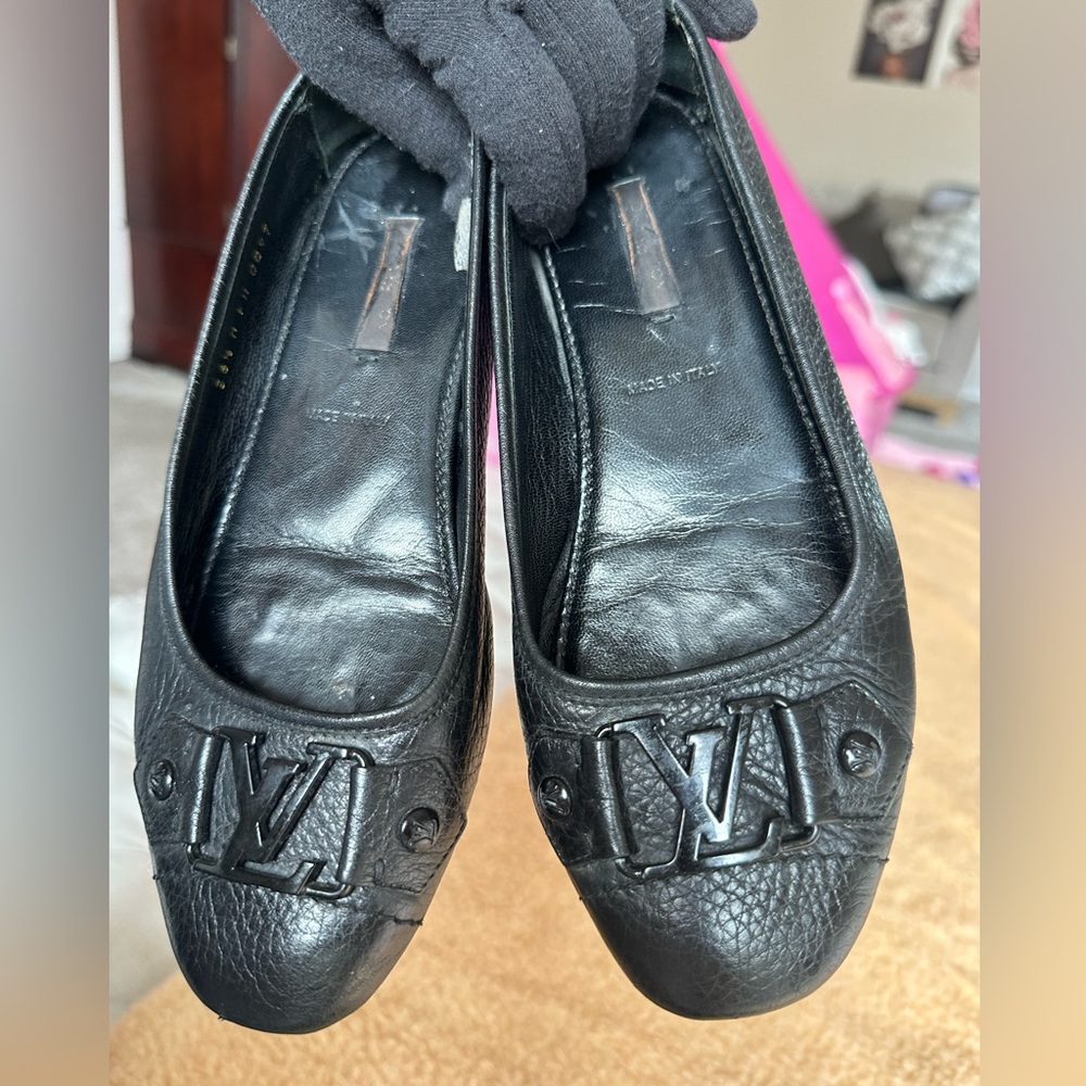 Authentic Louis Vuitton Brown Leather Flats with Logo Embellishment